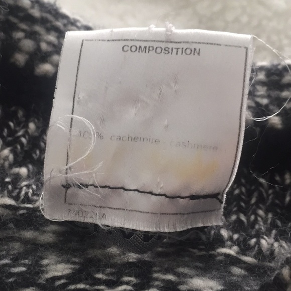 Chanel beautiful Cashmere Cardigan - Picture 8 of 8